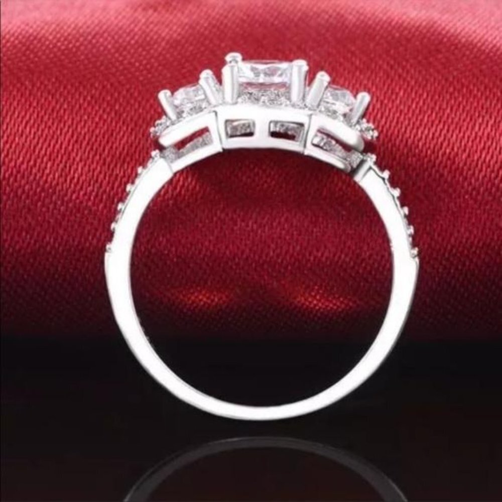 ENGAGEMENT 925 STERLING SILVER DIAMOND RING, CUTE RING, SHINY RING. - Picture 4 of 5